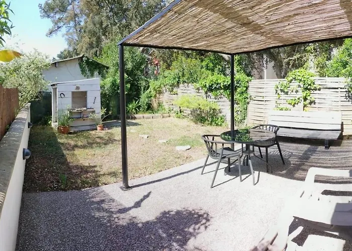 L'Annexe Des Cigales, A L'Ombre Des Chenes Lieges